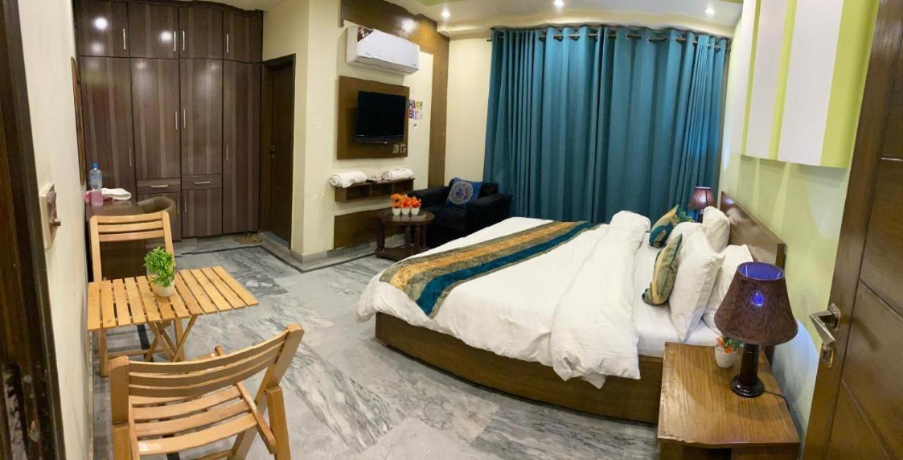 Hotel Holiday Лахор Екстер'єр фото